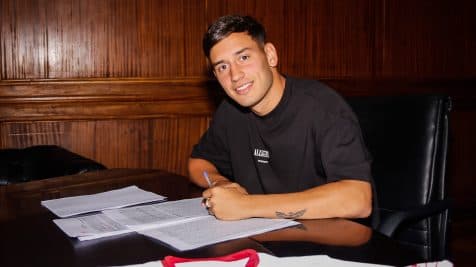 Santiago Hezze renovó su contrato