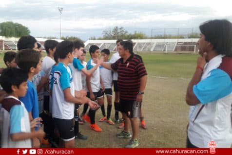 Néstor Apuzzo visitó el Club Juventud Alianza de San Juan