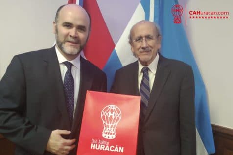 Huracán presente en la inauguración de la Casa Cultural de Paraguay