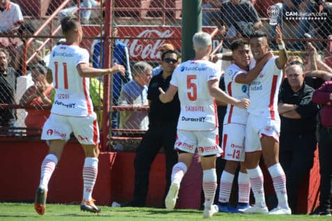 Huracán derrotó a Atlético en el Palacio