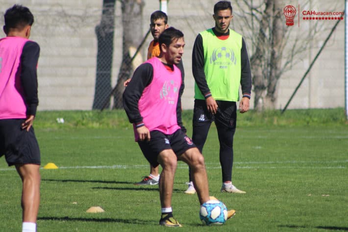 Huracán efectuó un fútbol formal en La Quemita