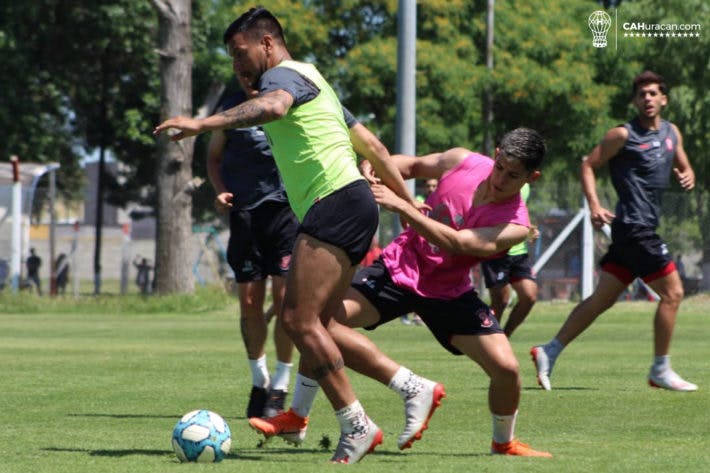 Fútbol formal en la quinta práctica semanal