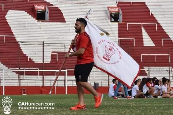 «Es un orgullo llevar la bandera de Huracán»