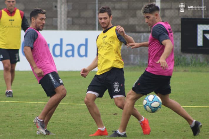 Práctica bajo la lluvia en el Campo de Deportes