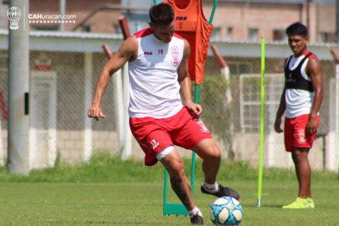 Ejercicios de circulación de pelota en La Quemita