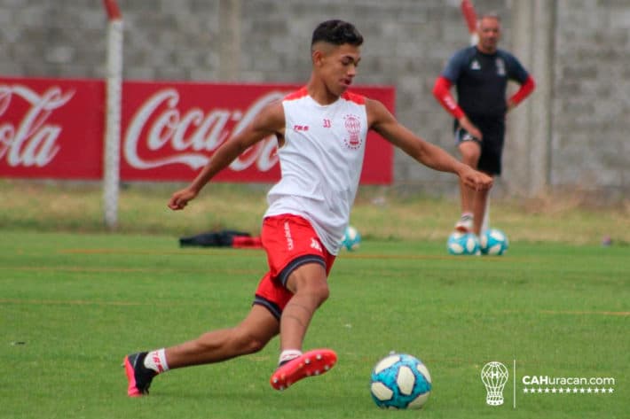 Huracán entrenó bajo la lluvia