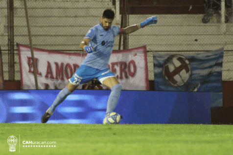 «Le dije a mi mamá que me iba a ver jugando en el arco de Huracán»