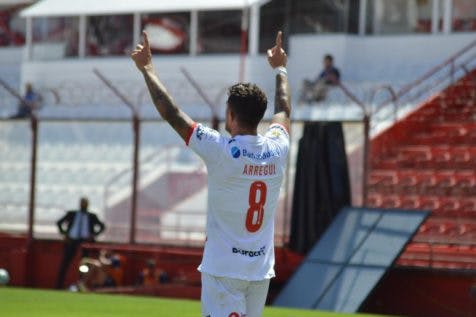 Se sorteó la camiseta de Adrián Arregui