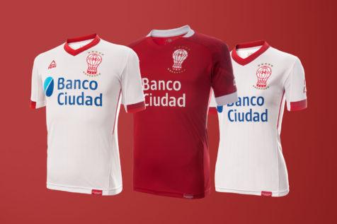 Peak presentó las nuevas camisetas de Huracán