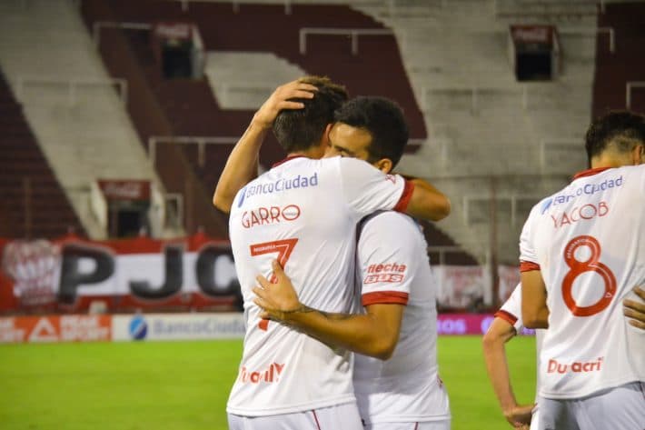 Huracán goleó a Sarmiento en El Palacio