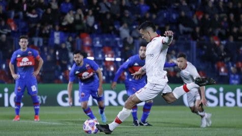 Huracán empató en Victoria