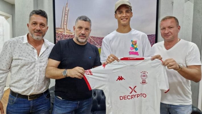 Leandro Figueredo firmó su primer contrato