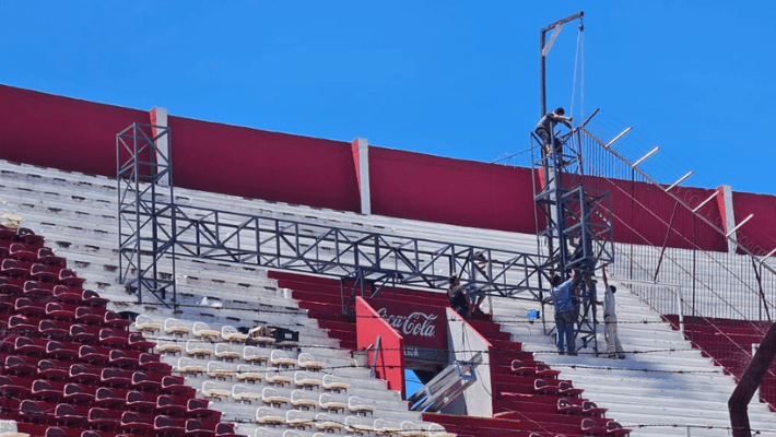 Montaje e Instalación de Cartel Led en Tribuna Stábile