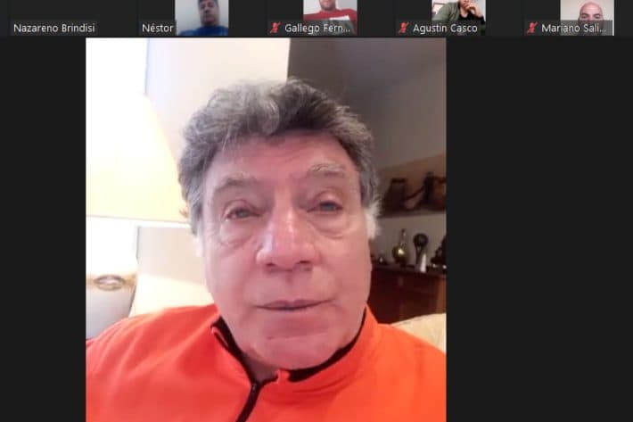 Miguel Brinsidi dialogó con los jugadores de la Reserva