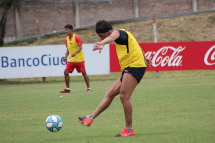 Ensayo formal de fútbol en La Quemita