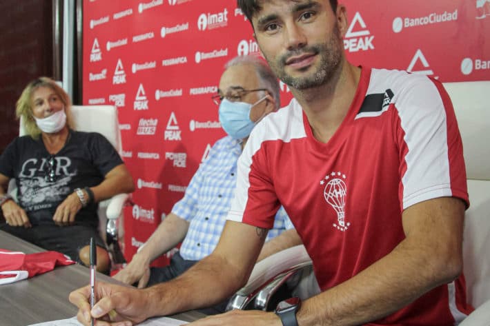 Claudio Yacob es el primer refuerzo de Huracán