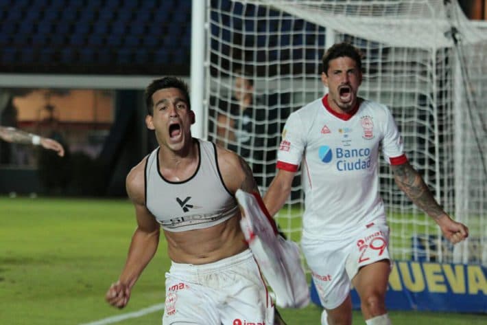 Huracán igualó en el clásico