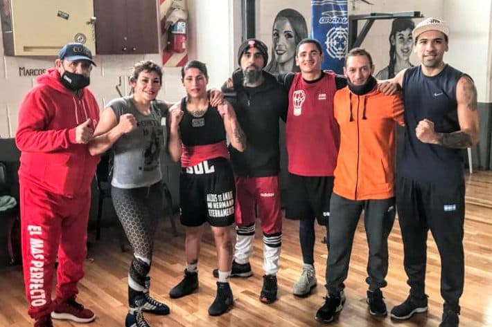 Solange Fernández guanteó nuevamente con la Tigresa Acuña