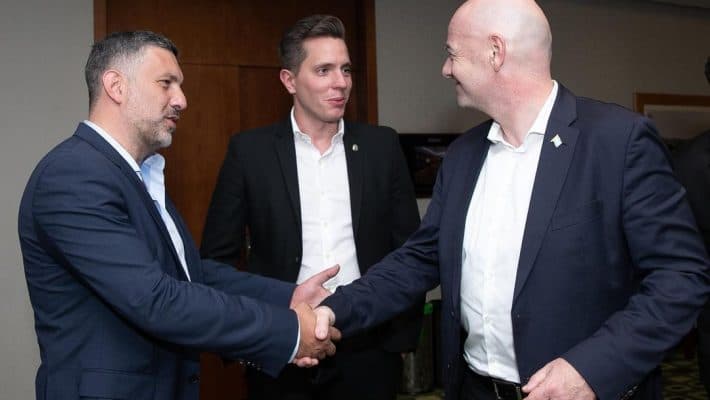 Huracán y Garzón junto a Infantino