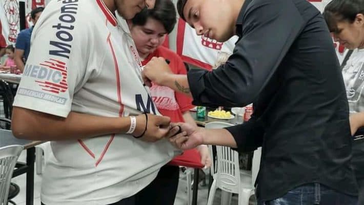 Hezze presente junto a las Peñas