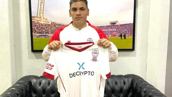 Enzo Luna firmó su primer contrato con Huracán