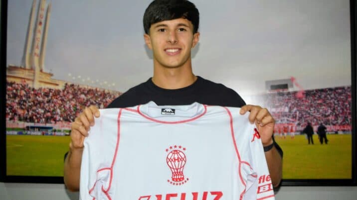 Firma de primer contrato para Máximo Palazzo