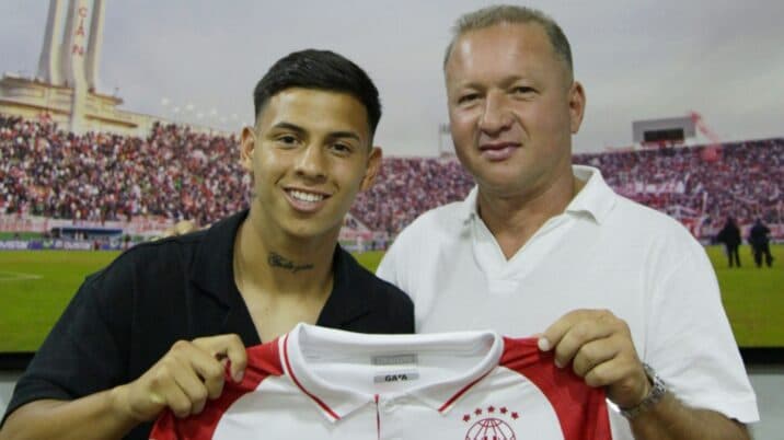 Thaiel Peralta firmó su primer contrato